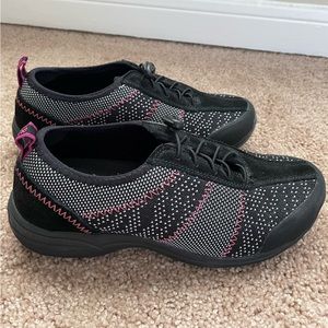 UrbaneScrubs Lightweight Mesh Athletic Shoes